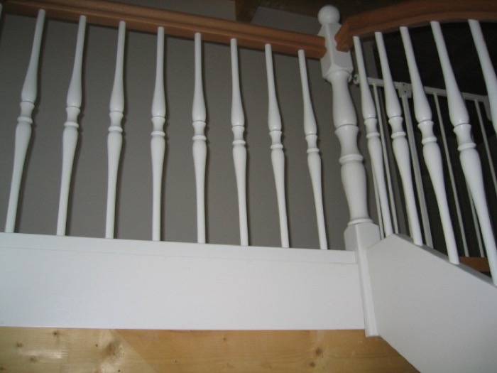 halb gewendelt – Eiche weiß lack – Krümling +gedrechselte Pfosten